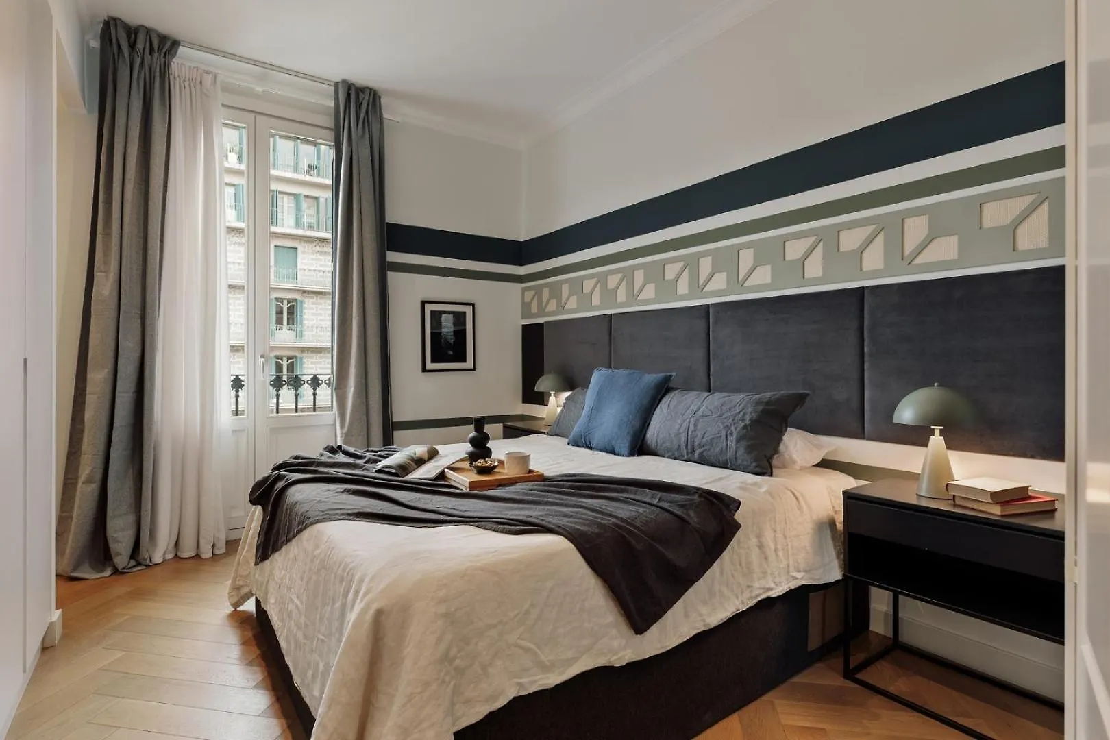 Mavi - 2 Bedrooms And Balcony In Eixample Dreta Barselona Daire